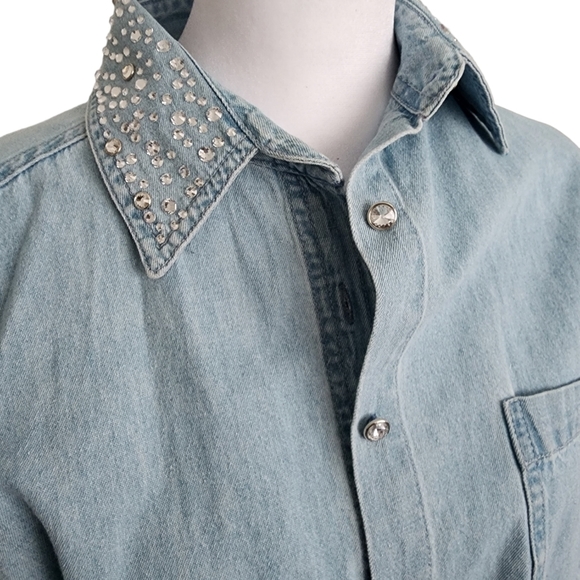 Tia Light Wash Denim Top Embellished Blue Size L - Picture 2 of 5